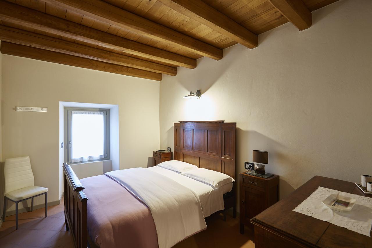 Palazzo Eleonora Bed & Breakfast Monasterolo del Castello Екстериор снимка