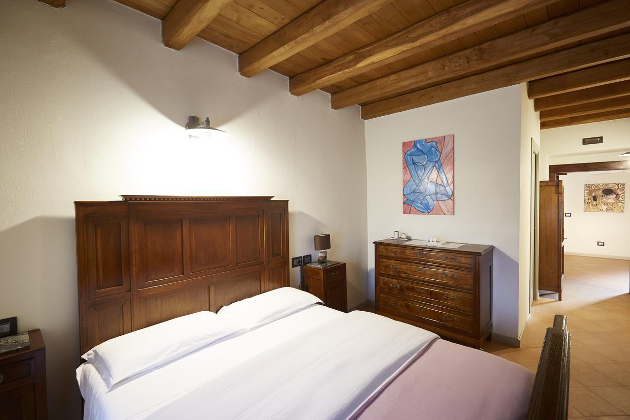 Palazzo Eleonora Bed & Breakfast Monasterolo del Castello Екстериор снимка
