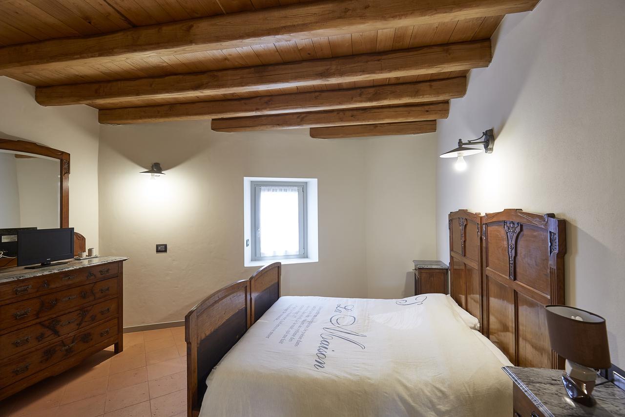Palazzo Eleonora Bed & Breakfast Monasterolo del Castello Екстериор снимка