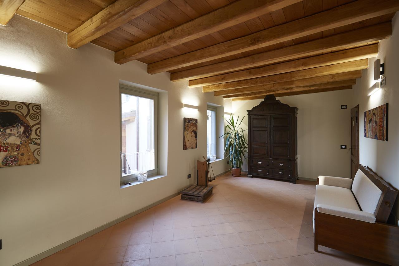 Palazzo Eleonora Bed & Breakfast Monasterolo del Castello Екстериор снимка